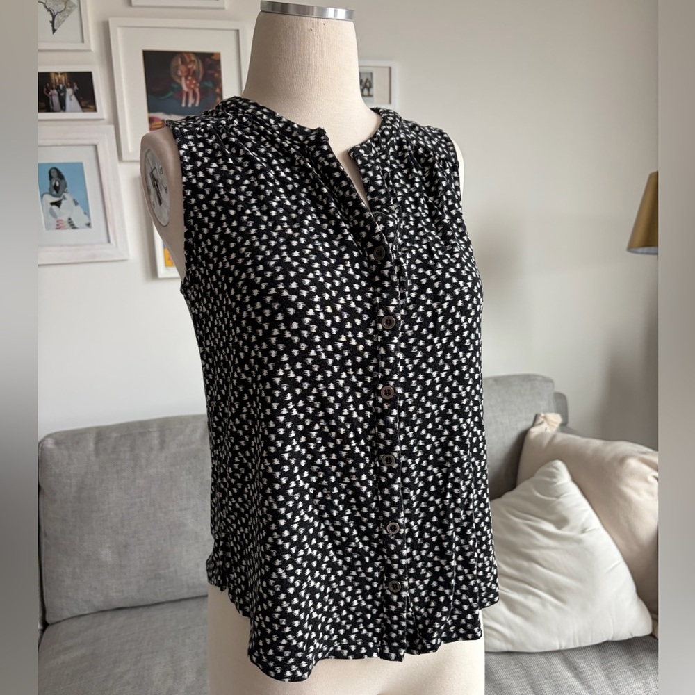Skies Are Blue Black and White Patterned Sleeveless Blouse